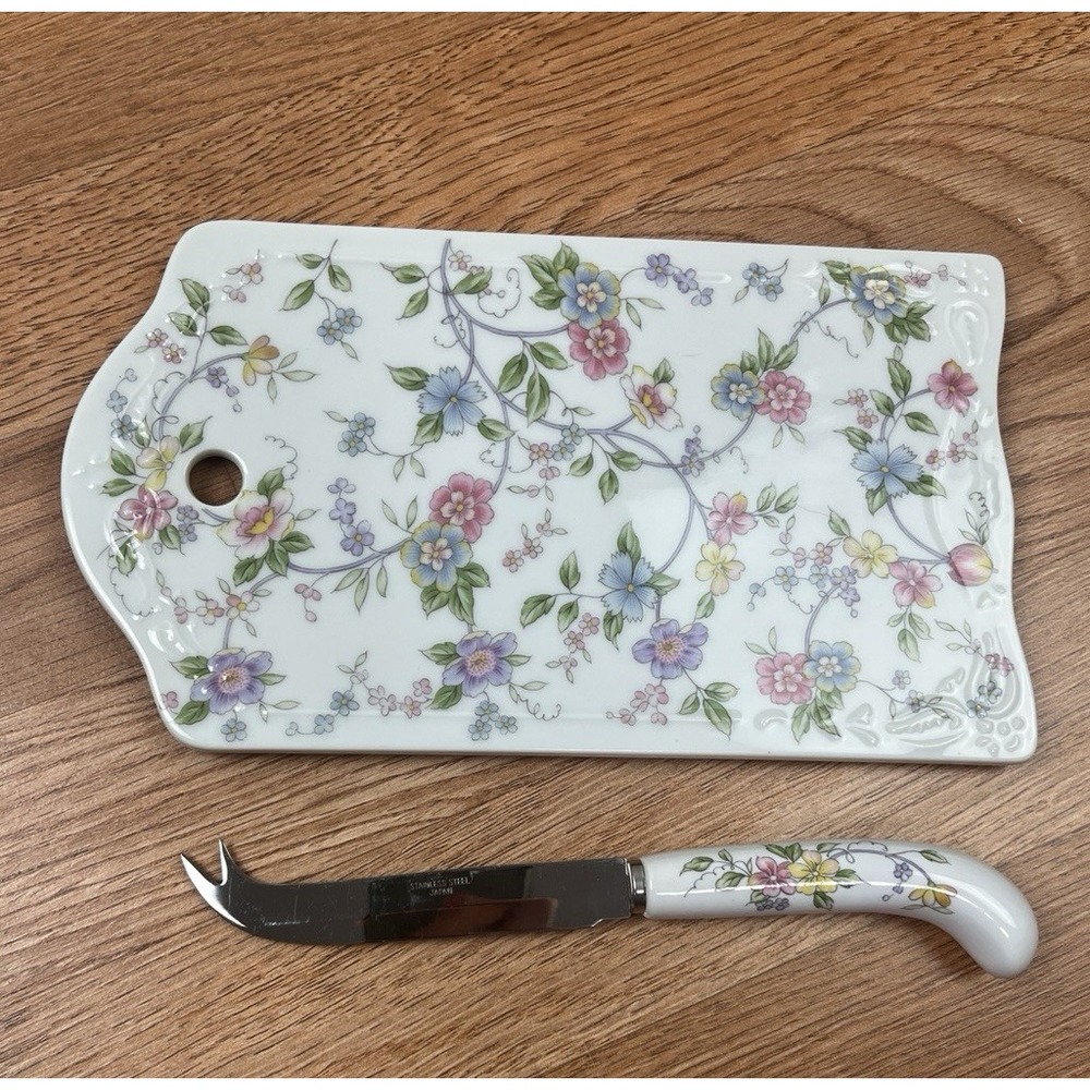 Andrea by Sadek Porcelain Corona Floral Cheese Board & Cheese Knife Set